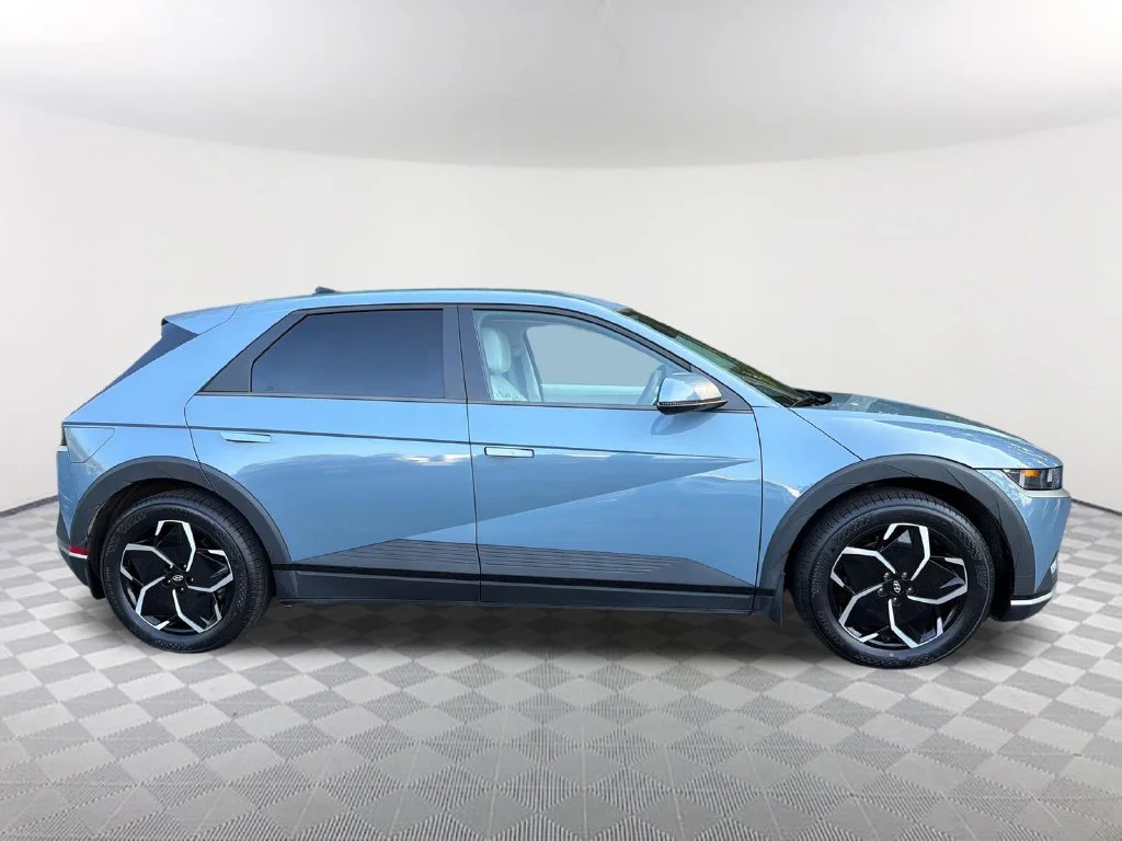 Used 2023 Blue Hyundai SEL image 4