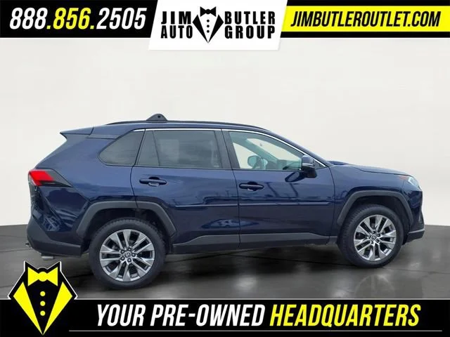 Used 2021  Toyota XLE Premium image 27