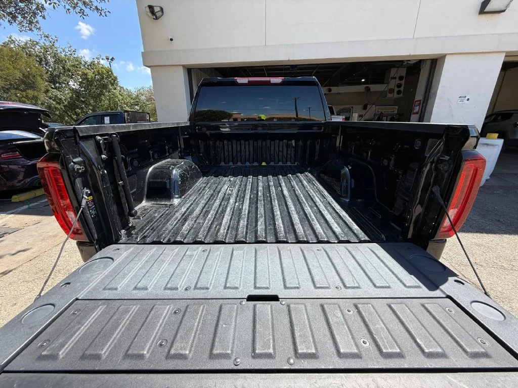 Used 2025 Black GMC SLT image 19