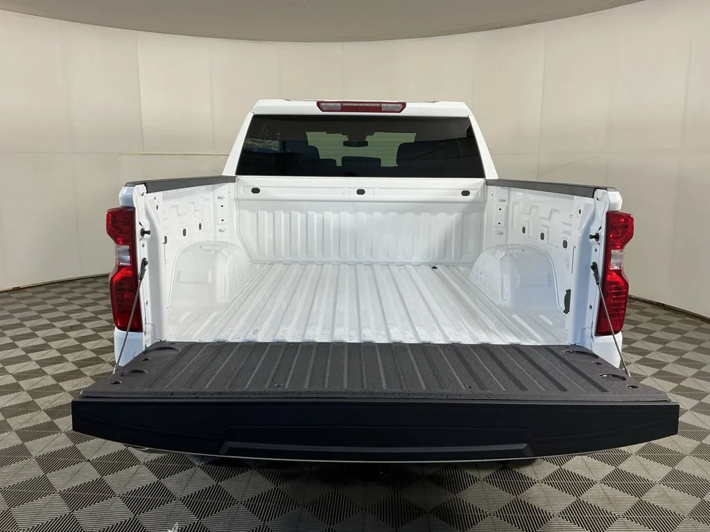 New 2026 Summit White Chevrolet LT (2FL) image 8