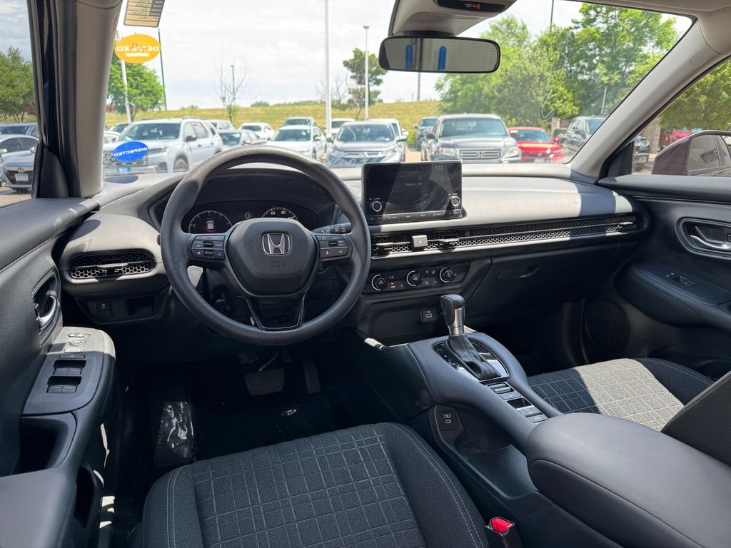 2025 Honda HR-V LX - Photo 17