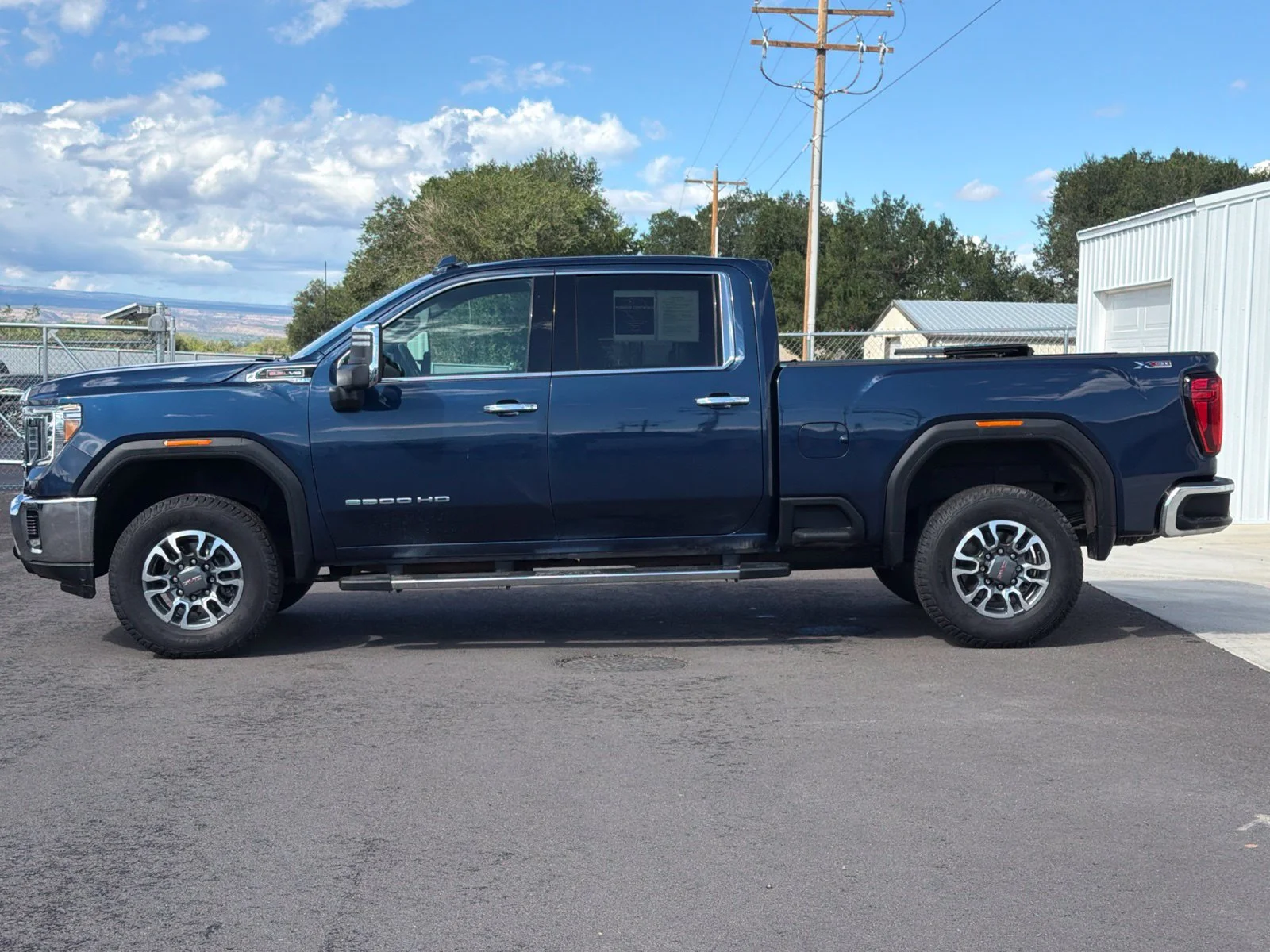 Used 2022 PACIFIC BLUE METALLIC GMC SLT image 5