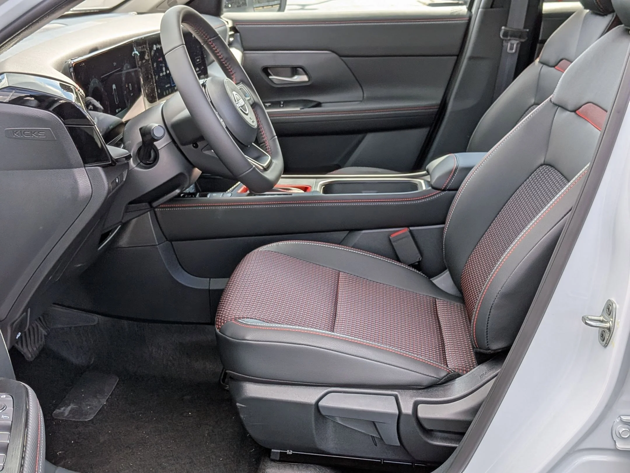 2026 Nissan KICKS SR AWD - Photo 11