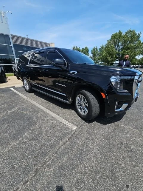 Used 2021 Black GMC SLT image 2