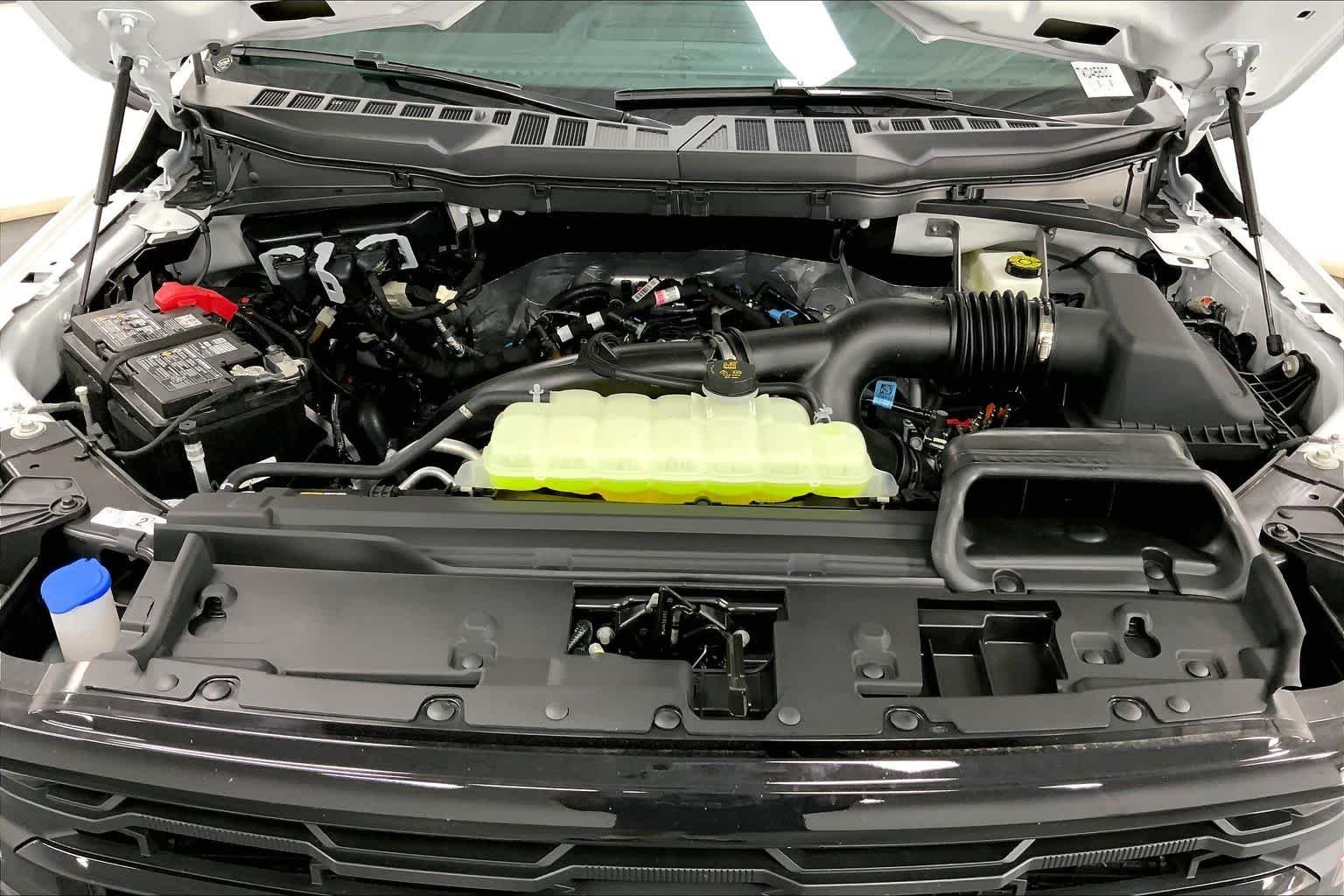 New 2026 Oxford White Ford XLT image 15