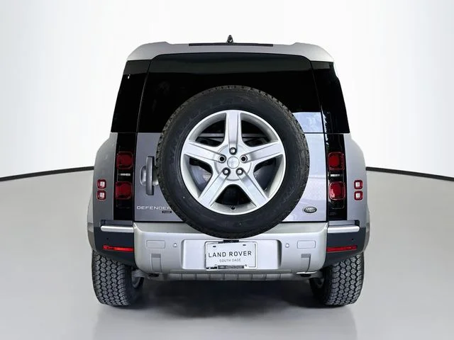 Used 2021 Eiger Grey Metallic Land Rover SE image 6