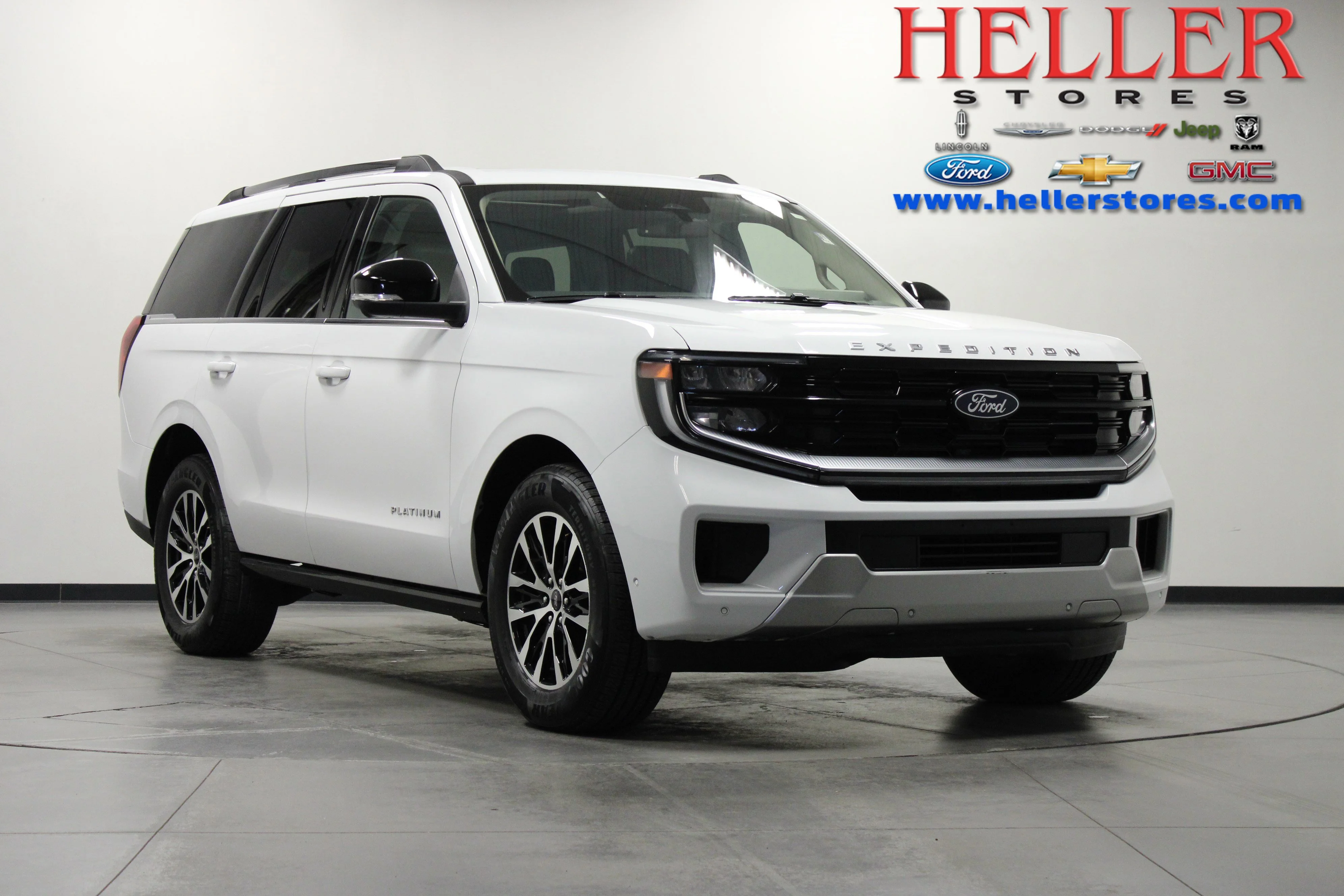 Used 2025 Oxford White Ford Platinum image 1