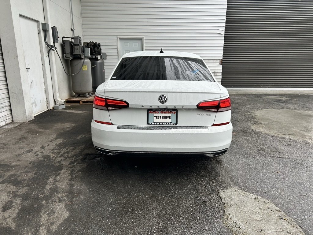 2022 Volkswagen Passat 2.0T SE photo 3