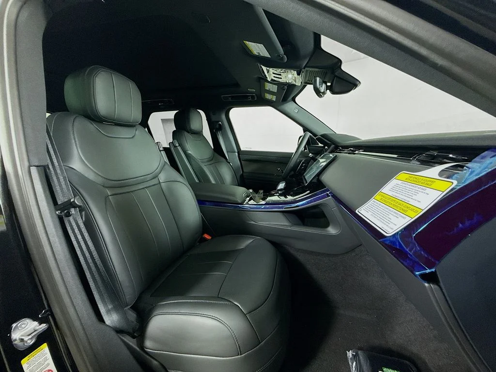 New 2026 Santorini Black Land Rover SE image 31