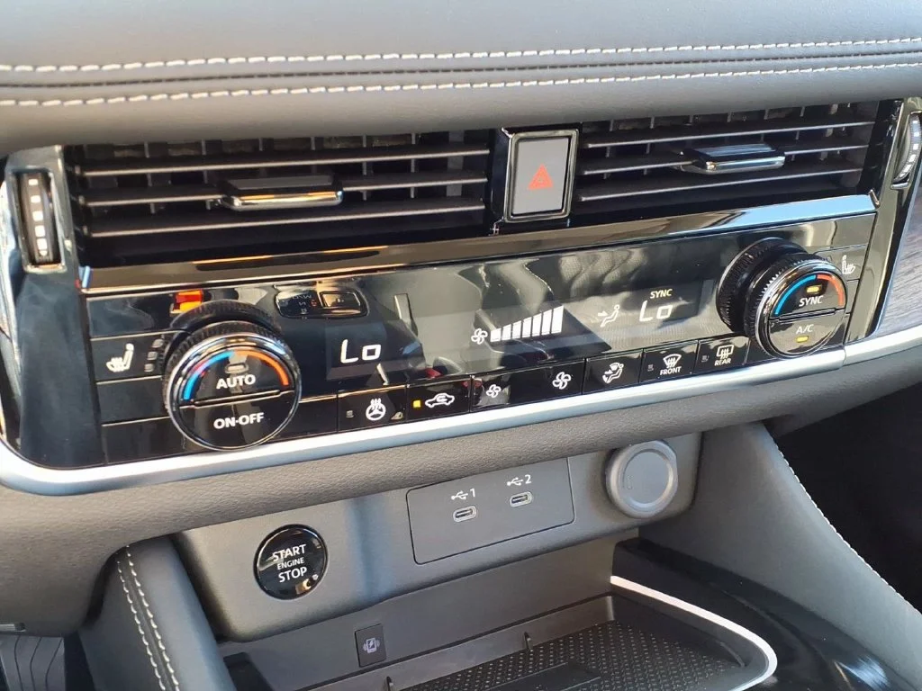 New 2026 Boulder Gray Pearl / Super Black Two-tone Nissan Platinum image 15