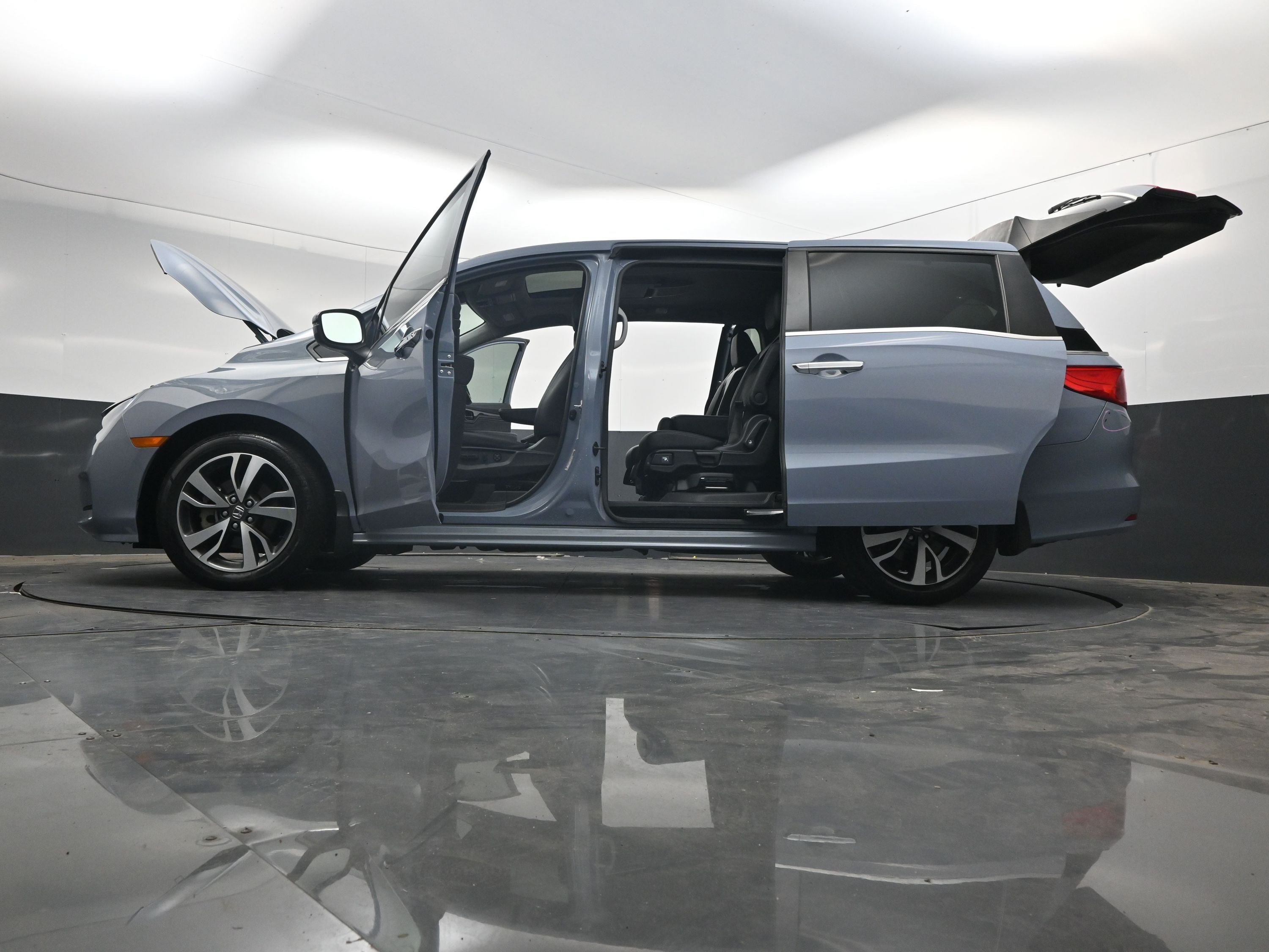 Used 2023 Sonic Gray Pearl Honda Touring image 39