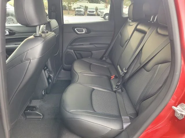 New 2026 Red Hot Pearlcoat Jeep Latitude image 6