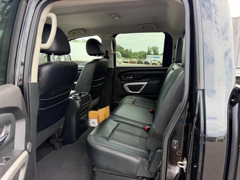Used 2017 Magnetic Black Nissan SL image 9