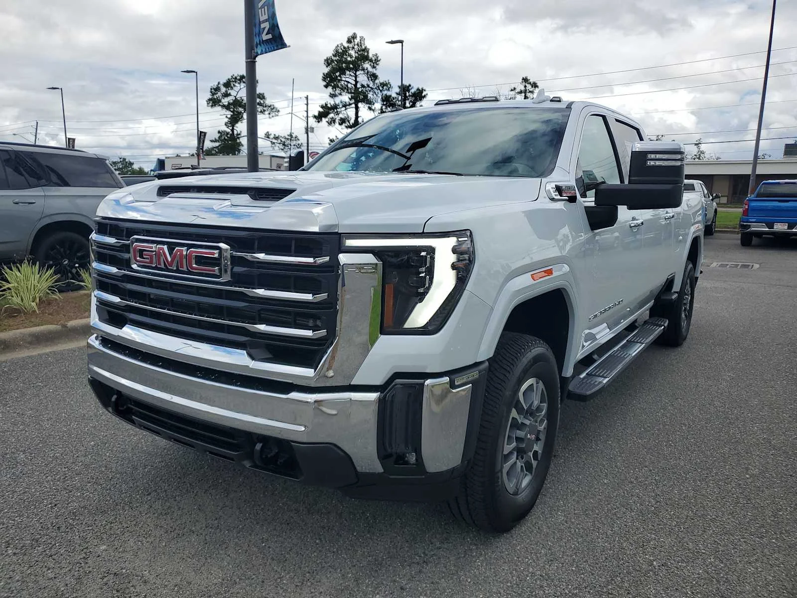 New 2026 Glacier White Tricoat GMC SLT image 25