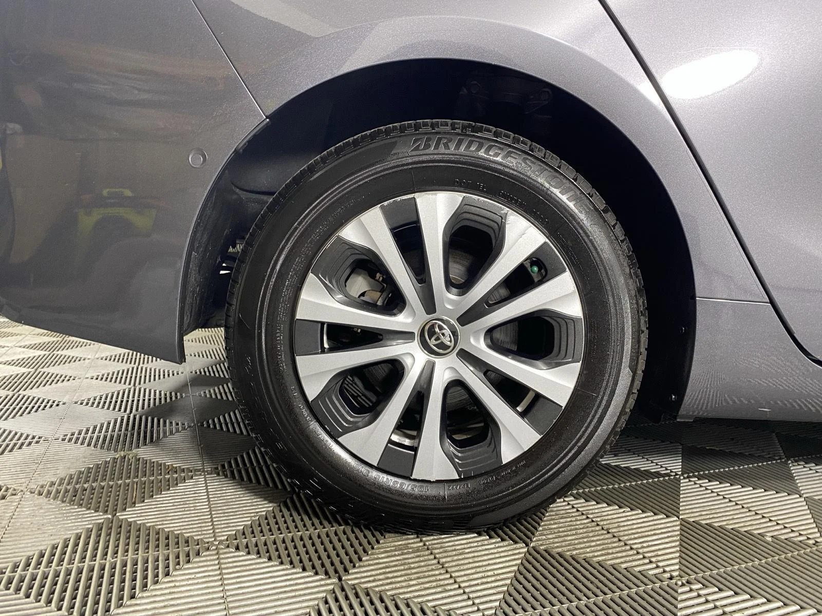 Used 2022 Magnetic Gray Metallic Toyota XLE AWD-e image 9
