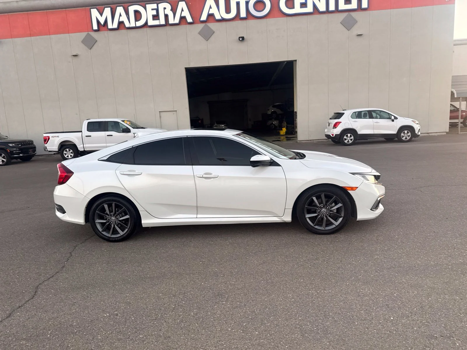 Used 2019 White Honda EX image 4