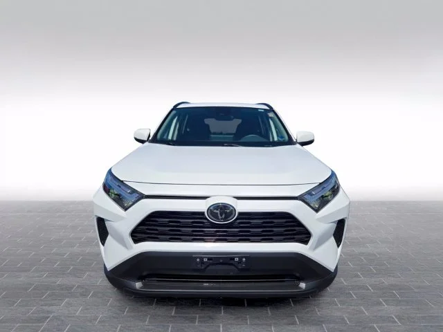 Used 2025 Ice Toyota XLE image 2
