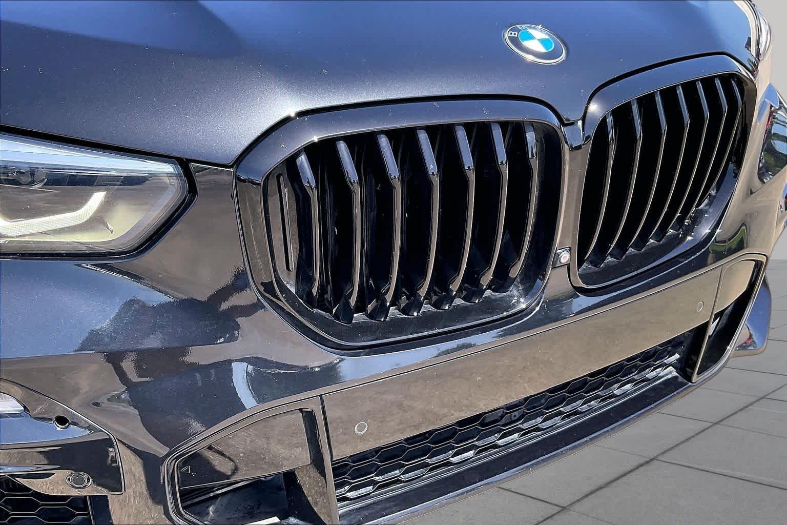 Used 2021 Black Sapphire Metallic BMW sDrive40i image 28