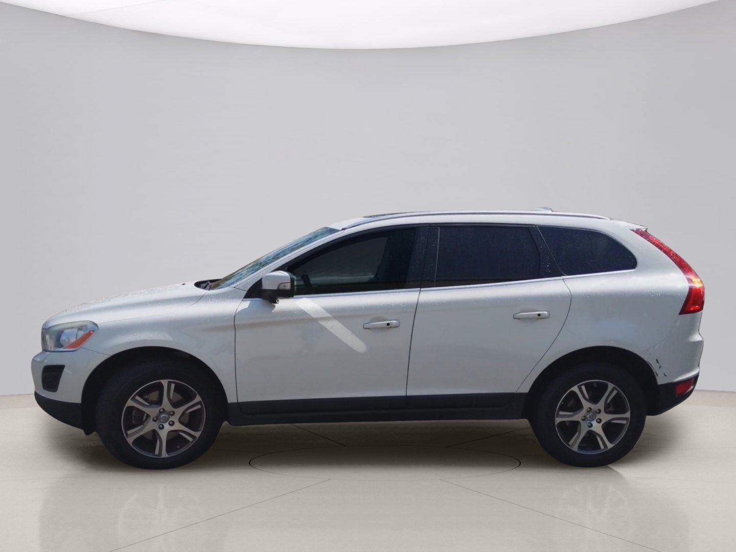 Used 2013 White Volvo T6 image 8