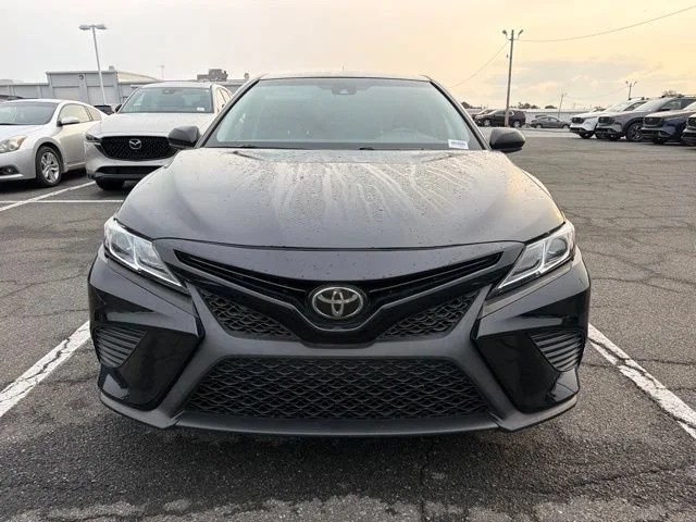 Used 2018 Midnight Black Metallic Toyota SE image 2
