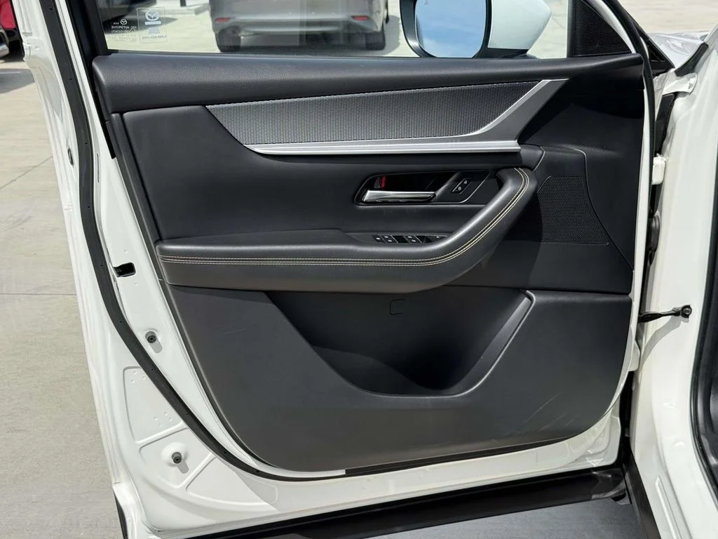 Used 2024 White Mazda Preferred image 29