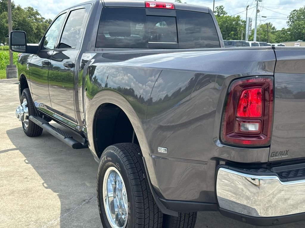 New 2026 Granite Crystal Metallic Clear-Coat Exterior Paint RAM Tradesman image 15