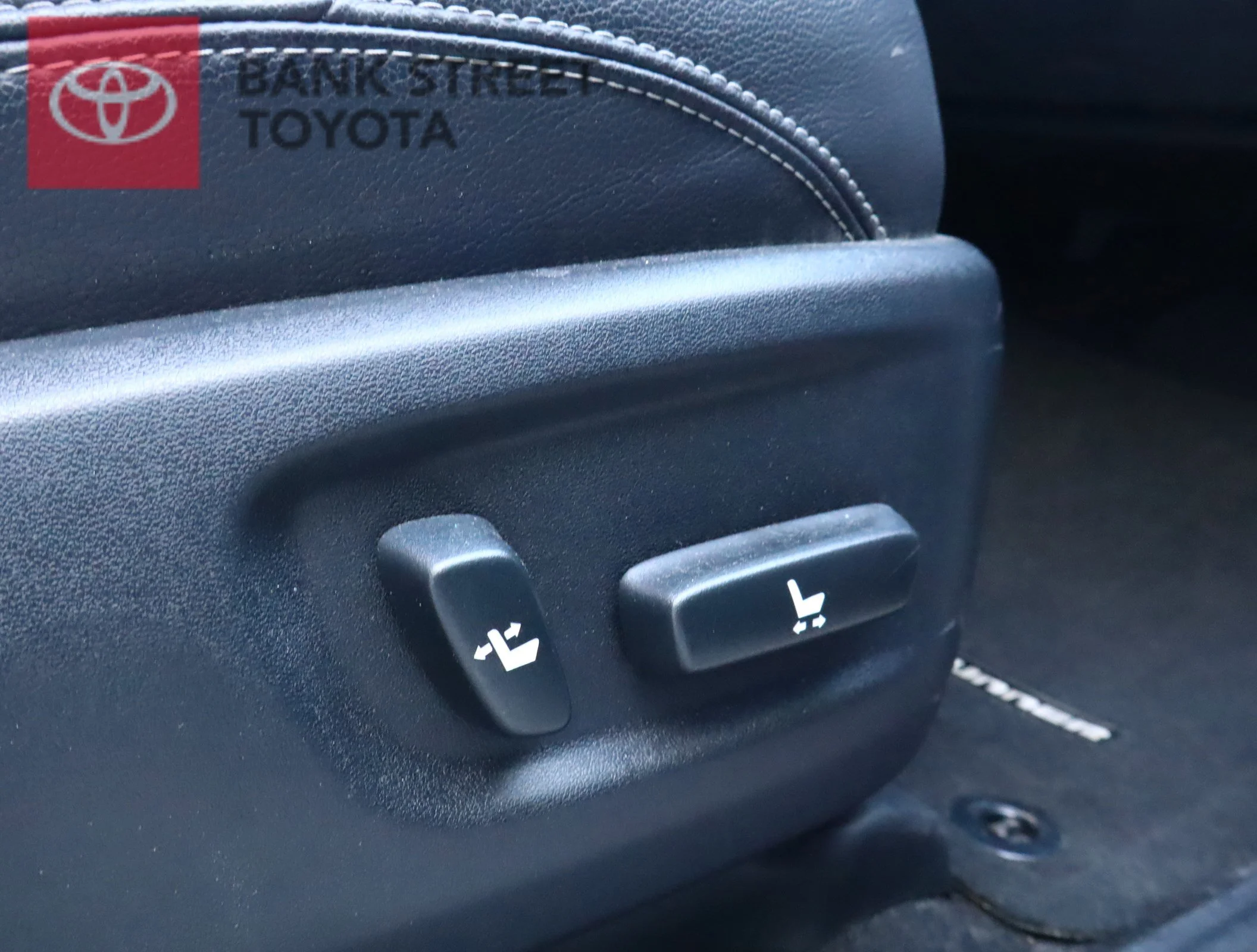 Used 2021 0070 Blizzard Pearl Toyota BASE image 27