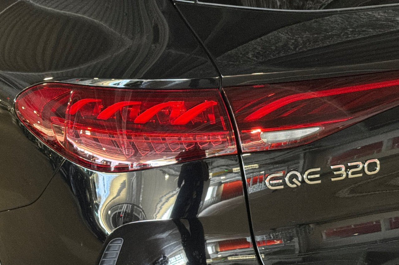 New 2027 Black Mercedes-Benz EQE 320 4MATIC® SUV image 26