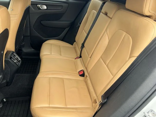 Used 2019 White Volvo T5 Inscription image 30