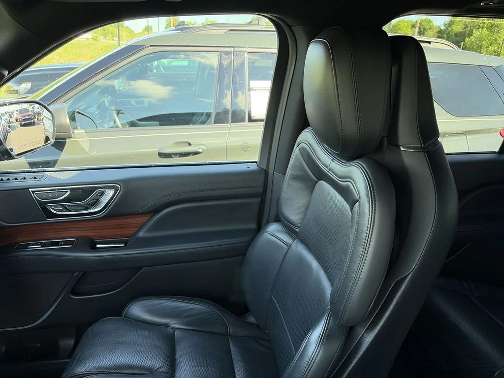 Used 2024 Black Lincoln Reserve image 25