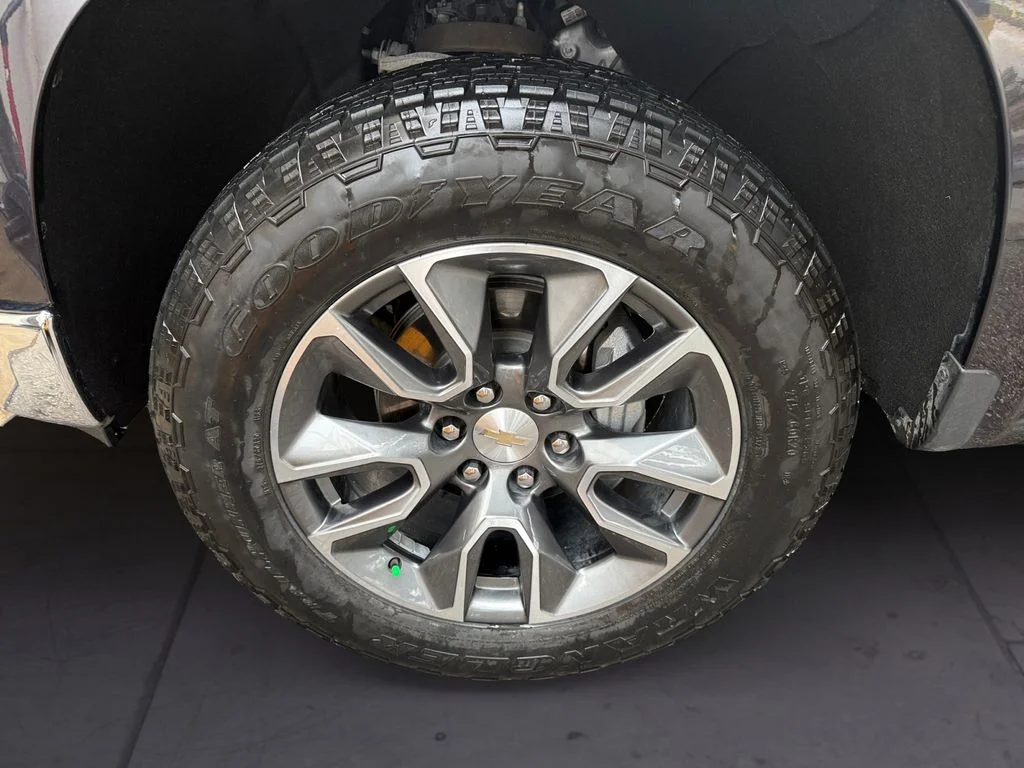 Used 2024 Gray Chevrolet LT image 9