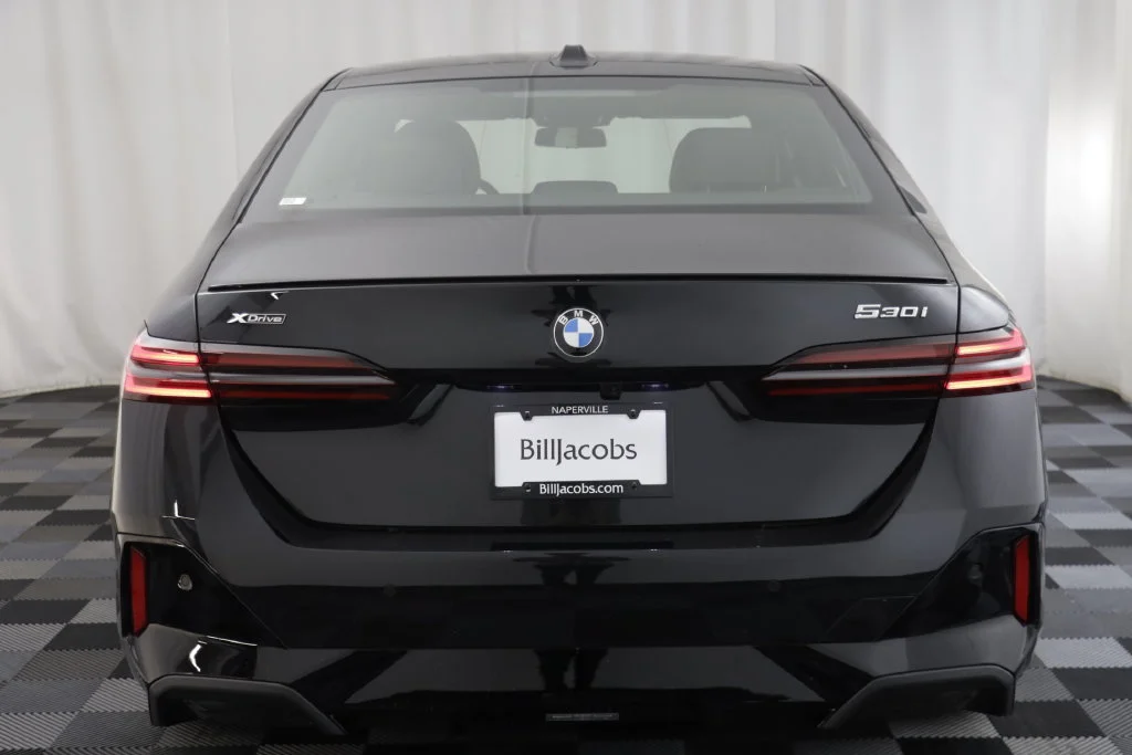 New 2027 BLACK SAPPHIRE BMW 530i xDrive image 17