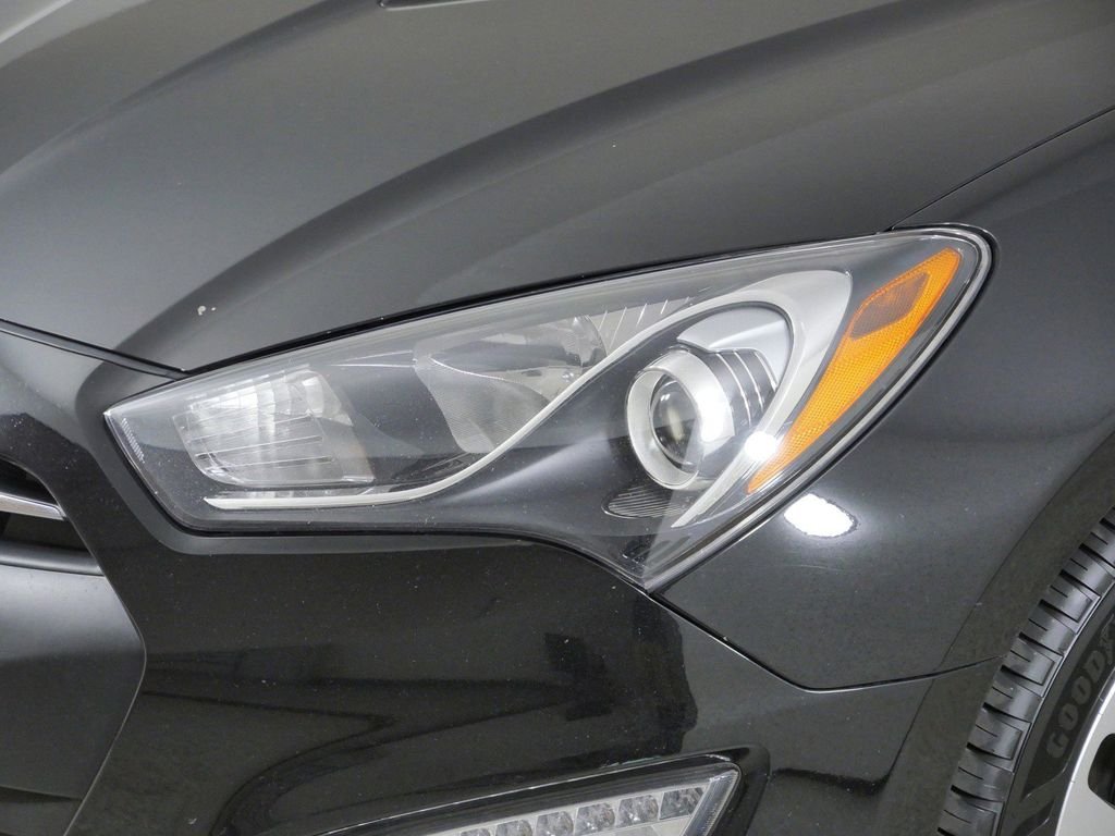 Used 2015 Black Hyundai 3.8 image 4