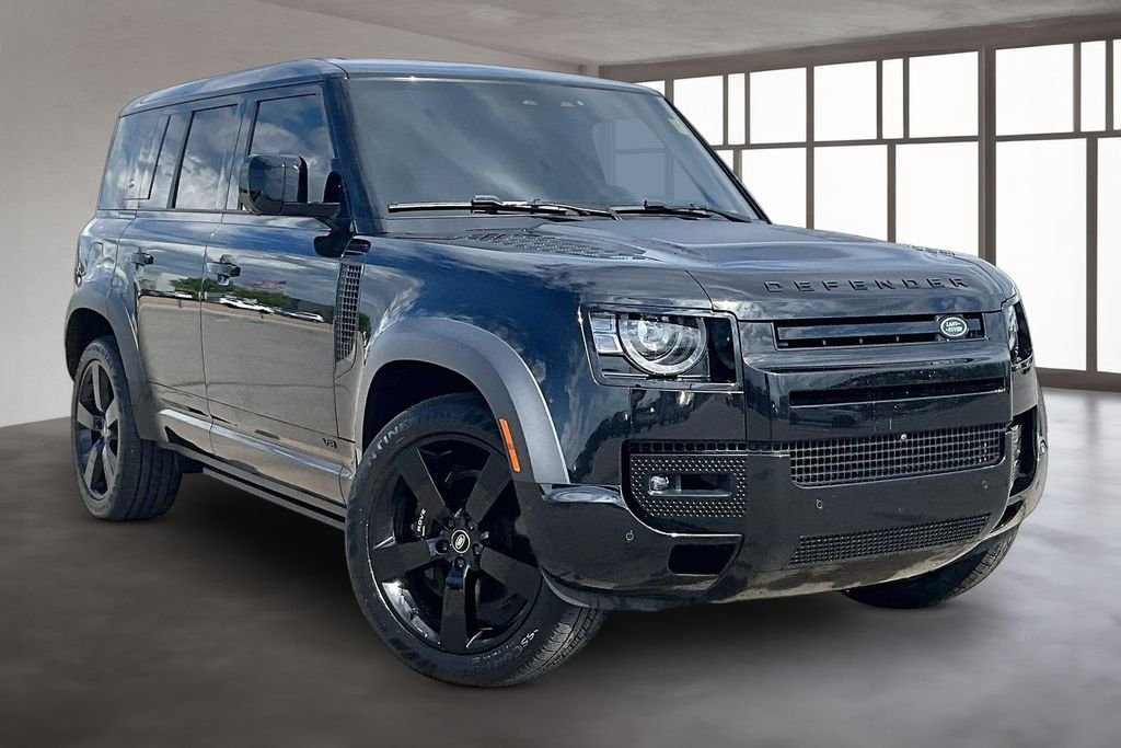 Used 2023 Santorini Black Metallic Land Rover V8 image 11