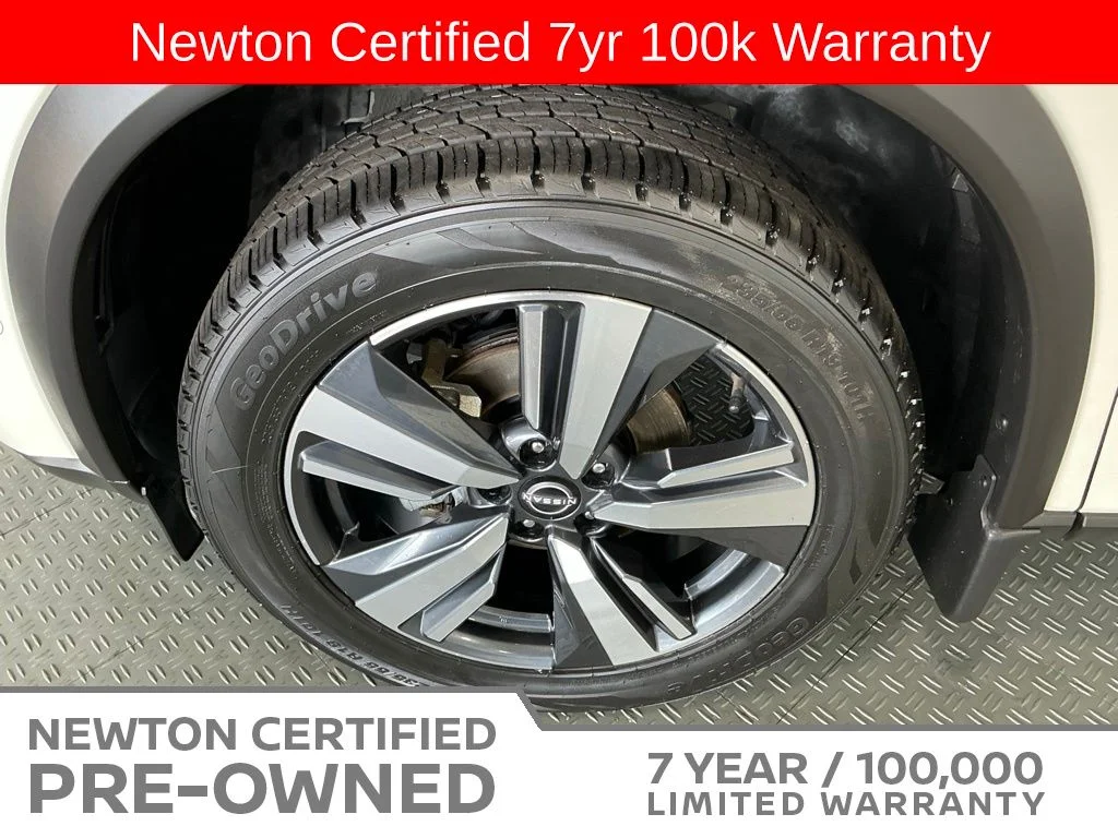 Certified Used 2023 Pearl White Tricoat/Super Black Nissan SL image 50