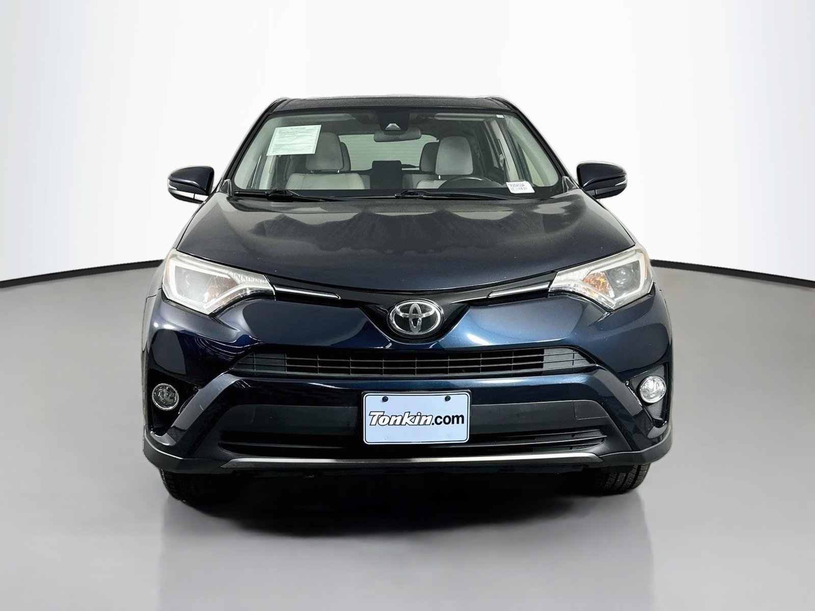 Used 2018 Galactic Aqua Mica Toyota XLE image 2
