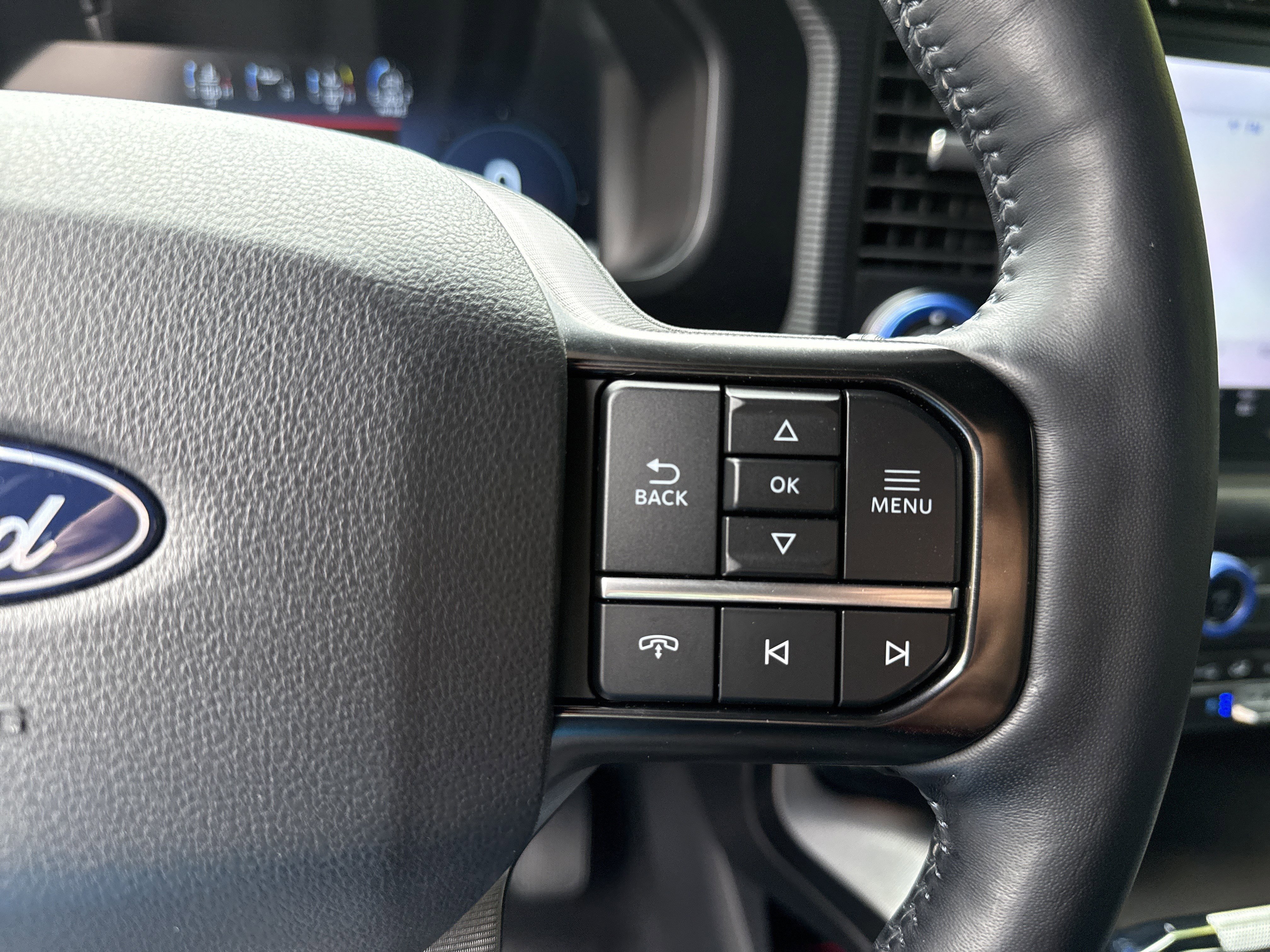 Used 2024 White Metallic Ford Platinum image 27