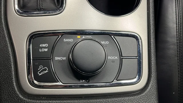 Used 2019 Bright White Clearcoat Jeep Limited image 32