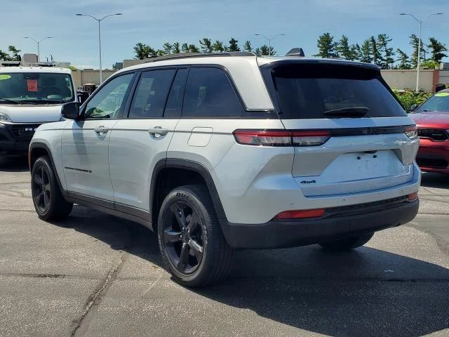 Used 2023 Silver Zynith Jeep Altitude image 5