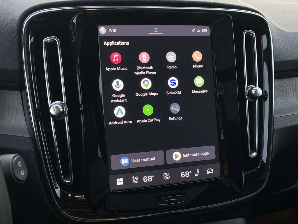 2025 Volvo XC40 Core - Photo 16