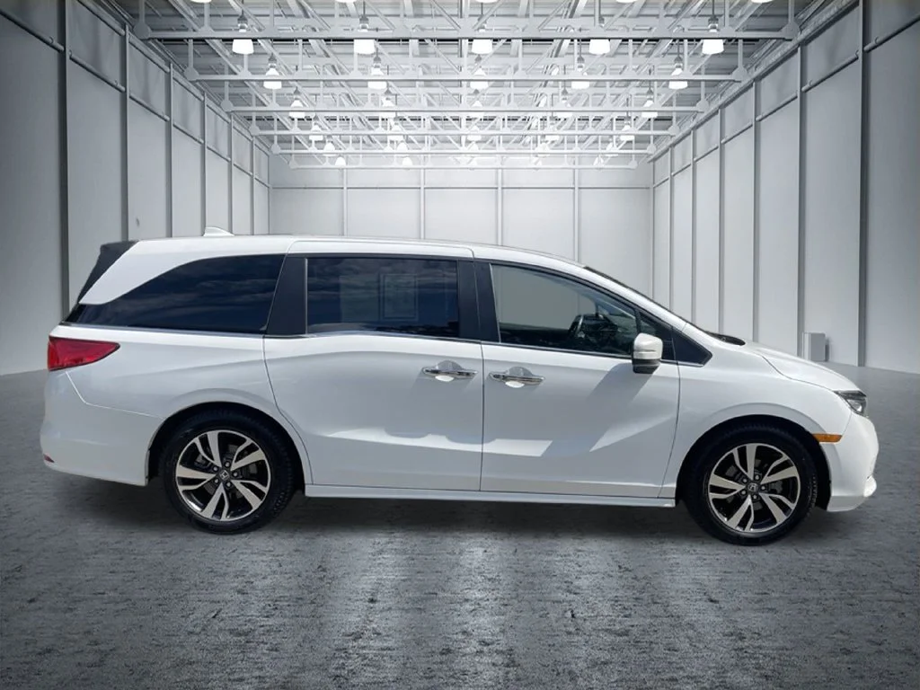 Used 2023 White Honda Touring image 5