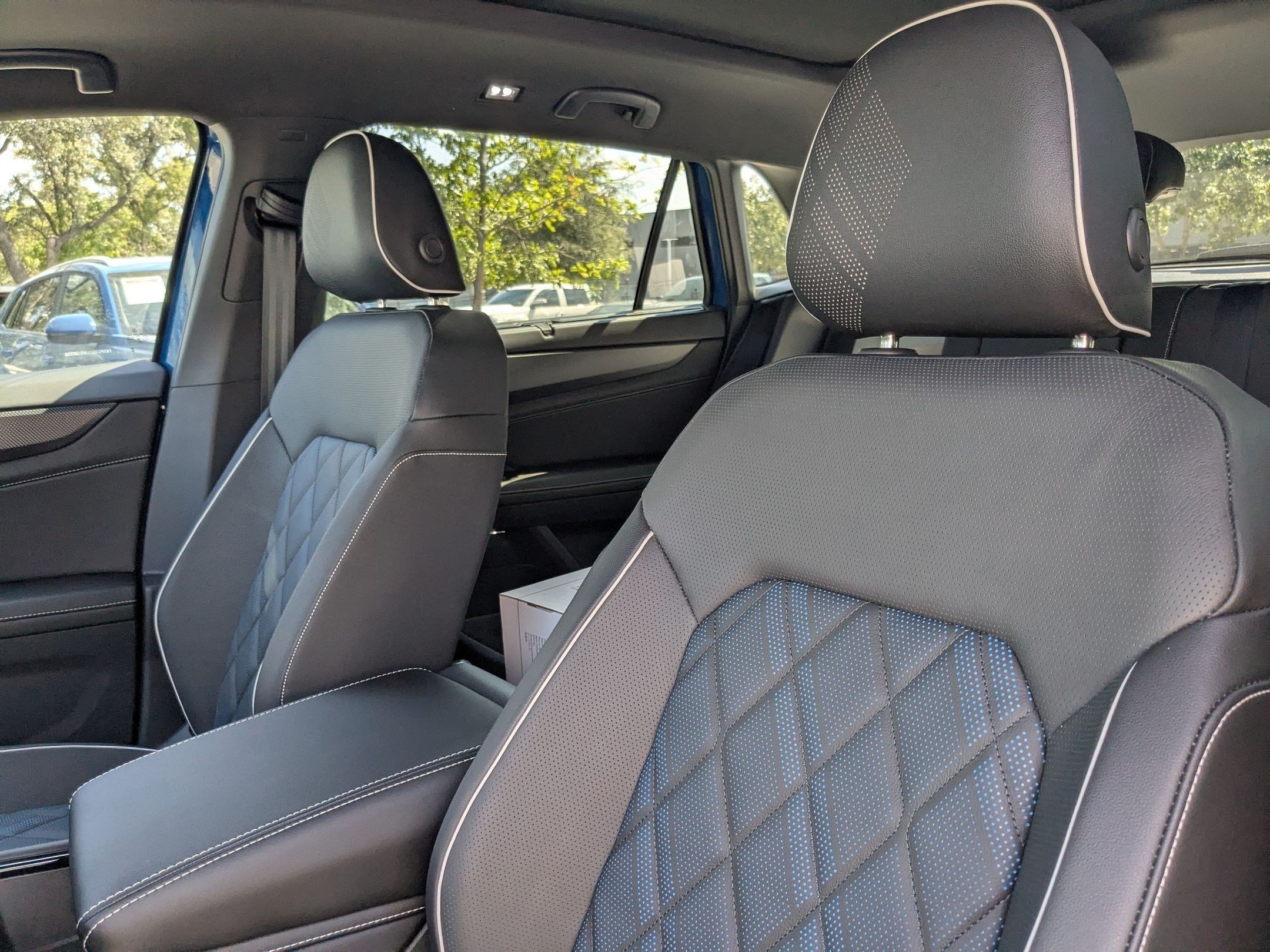 2026 Volkswagen Atlas Cross Sport SEL Premium R-LINE - Photo 8