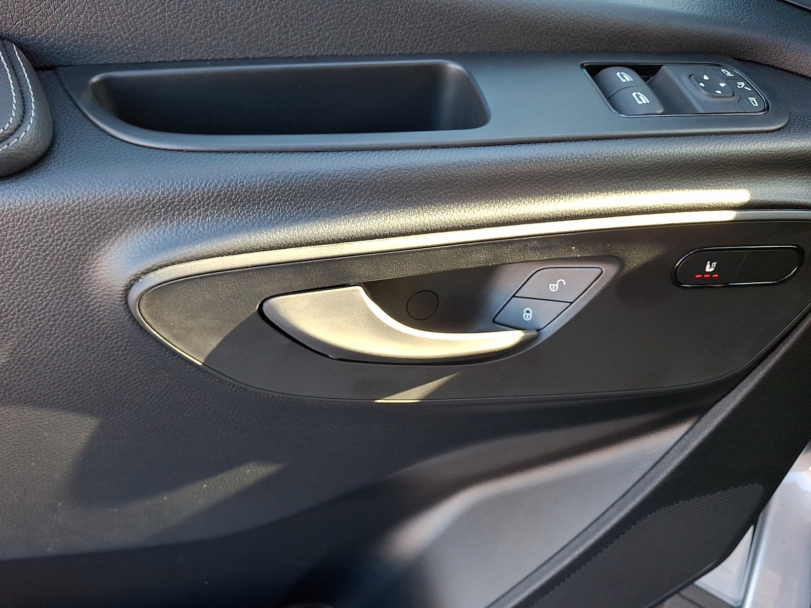 New 2026 high-tech silver metallic Mercedes-Benz Crew 144 WB image 34
