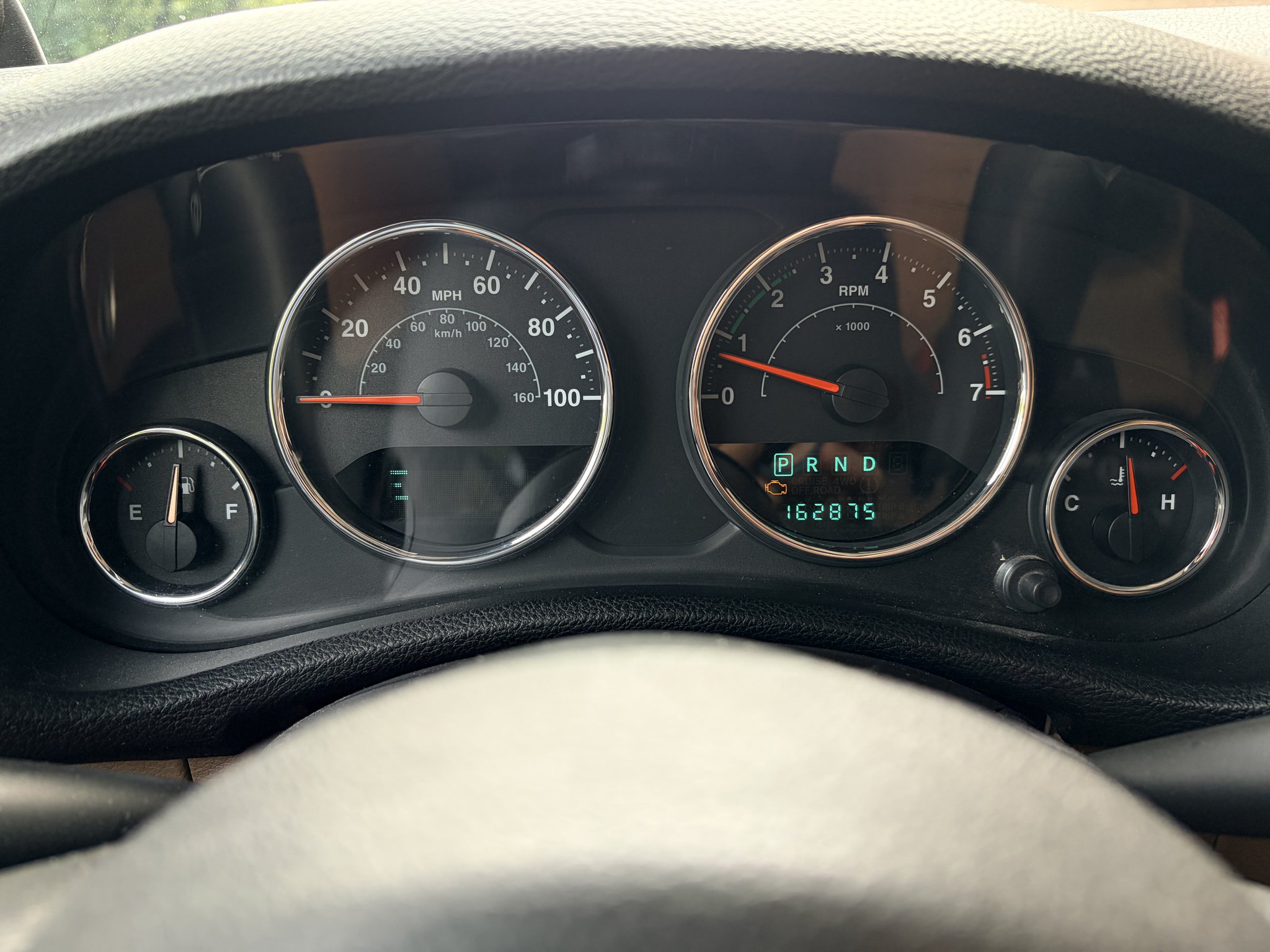 Used 2013 Bright White Clearcoat Jeep Sahara image 13