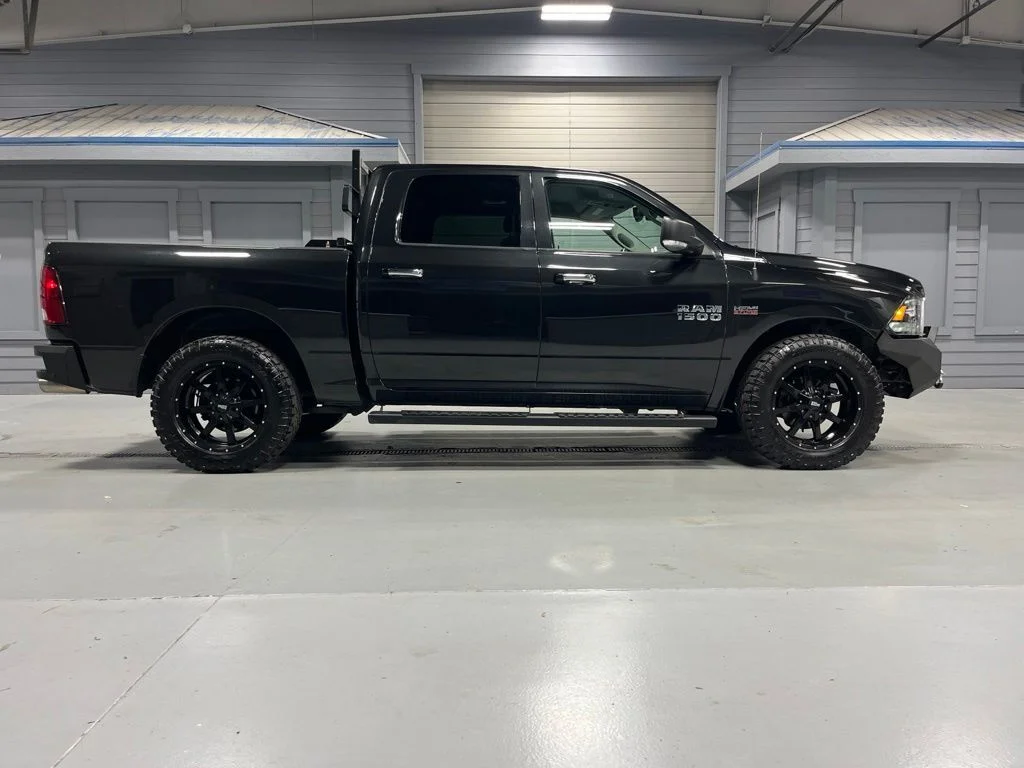 Used 2017 Brilliant Black Crystal Pearlcoat Ram Big Horn image 9