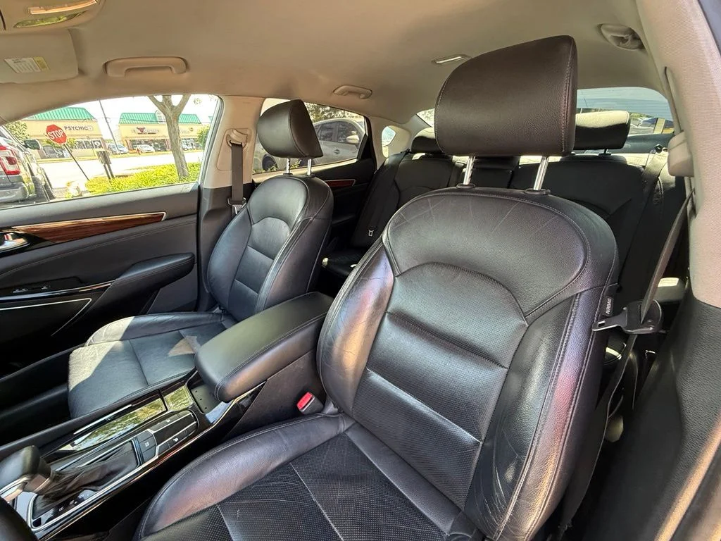 Used 2017 White Kia Premium image 23