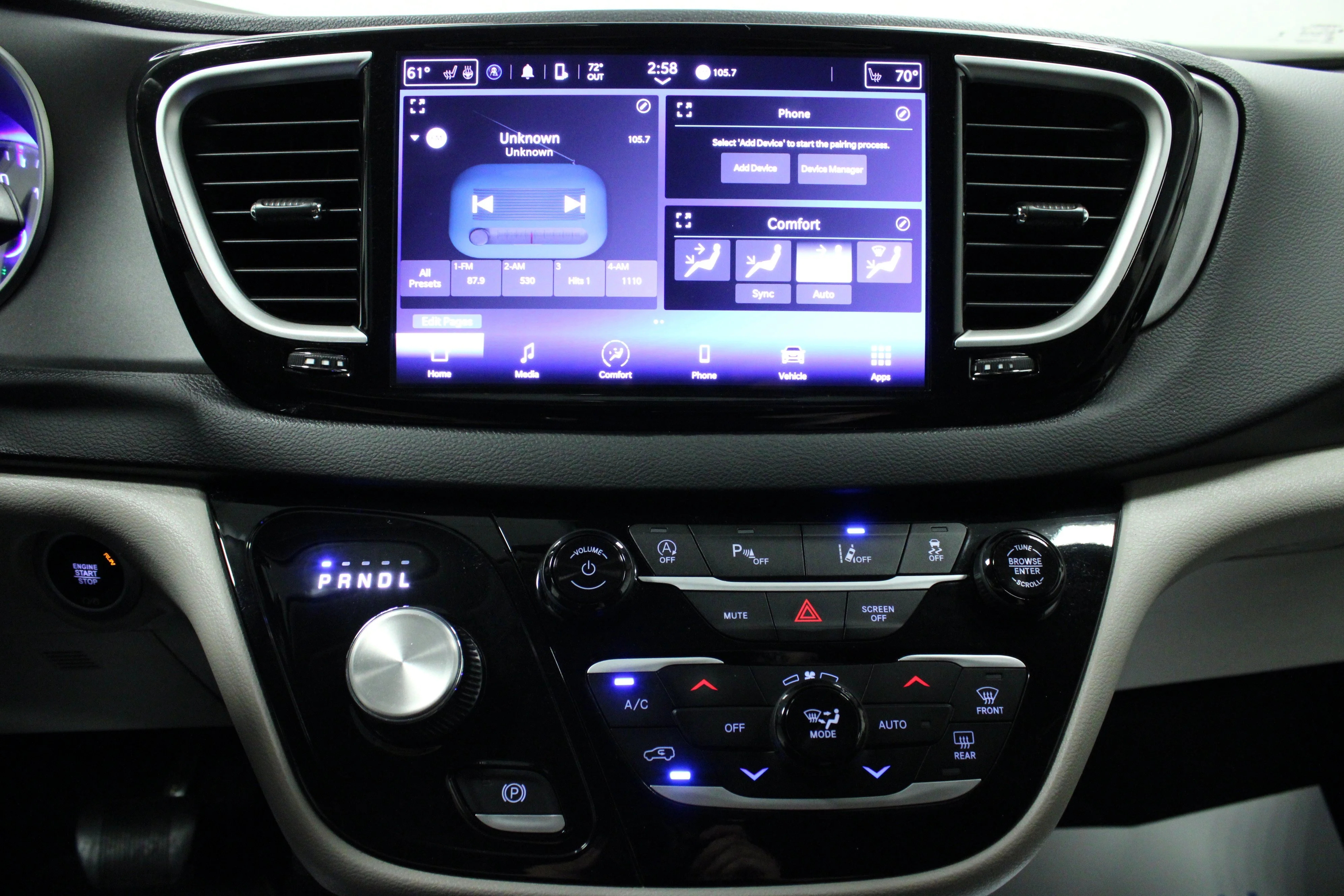 Used 2023 Brilliant Black Crystal Pearlcoat Chrysler Touring L image 23