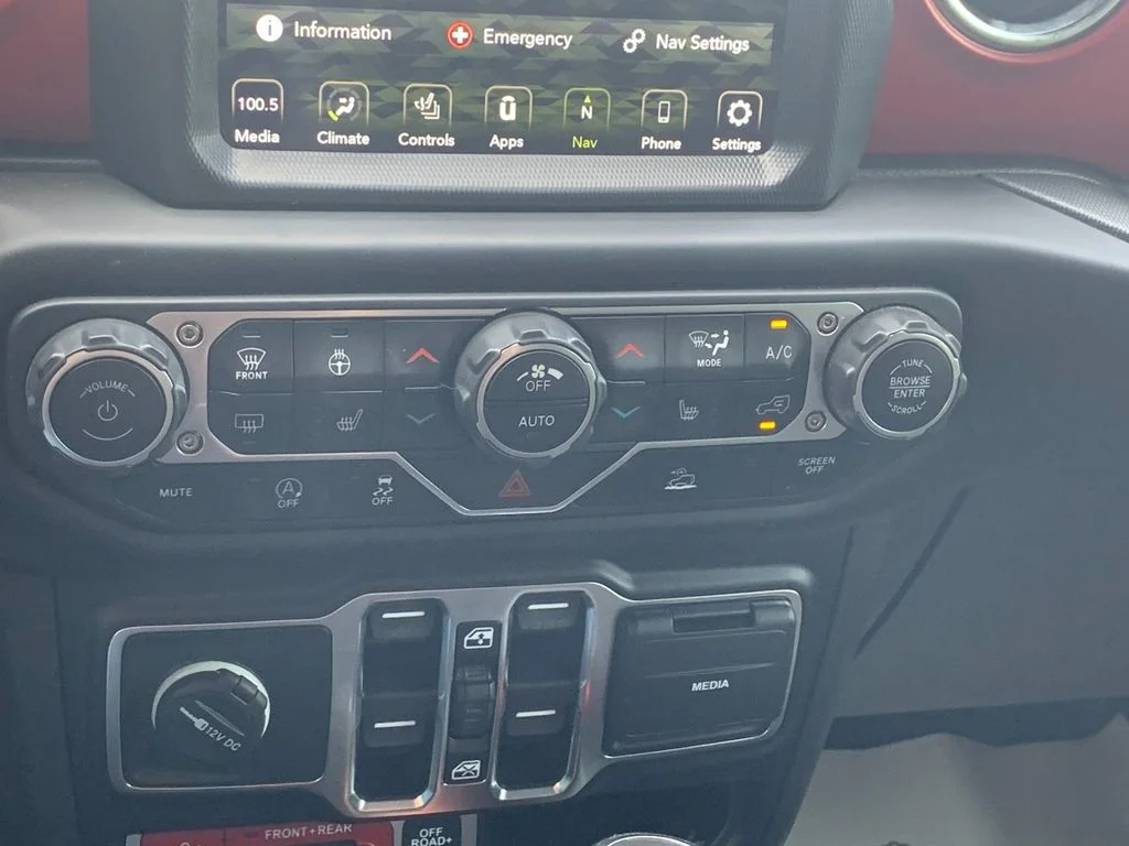 Used 2023  Jeep Rubicon image 23