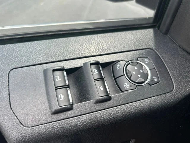 Used 2018 White Ford Platinum image 17