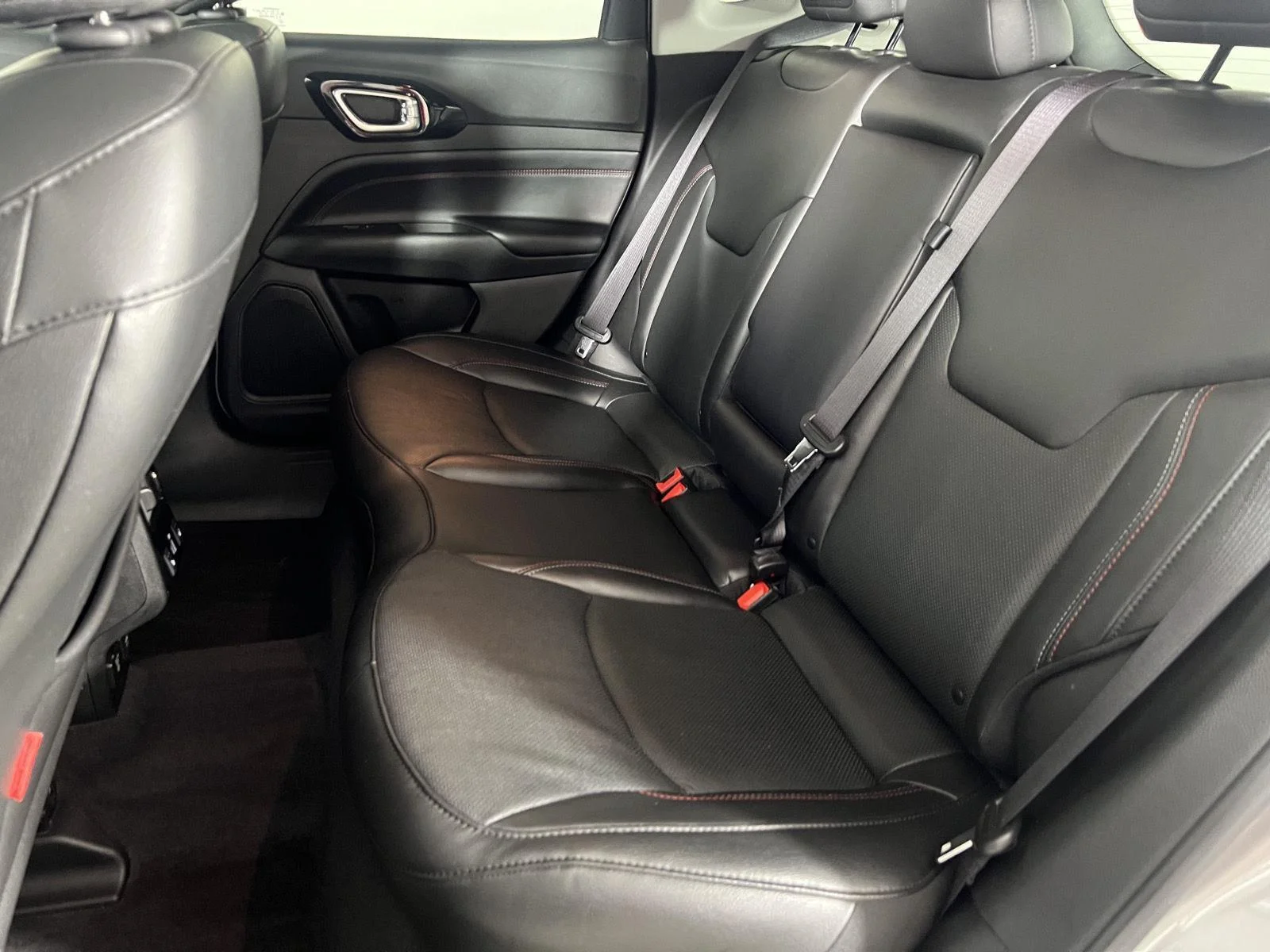 Used 2022  Jeep Trailhawk image 5